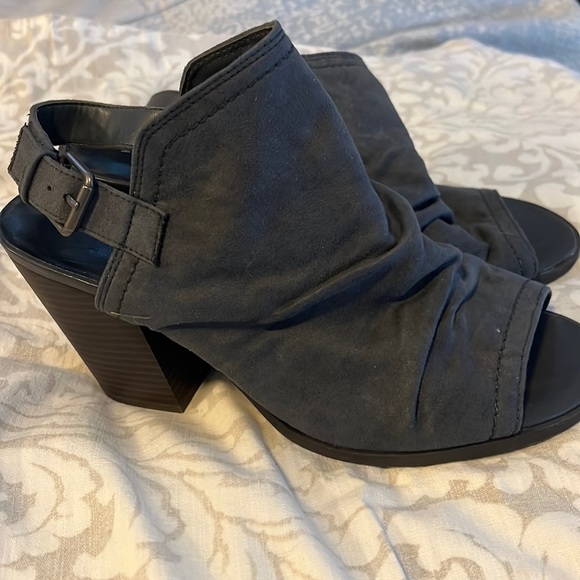 Indigo block heel sandals - Picture 2 of 9